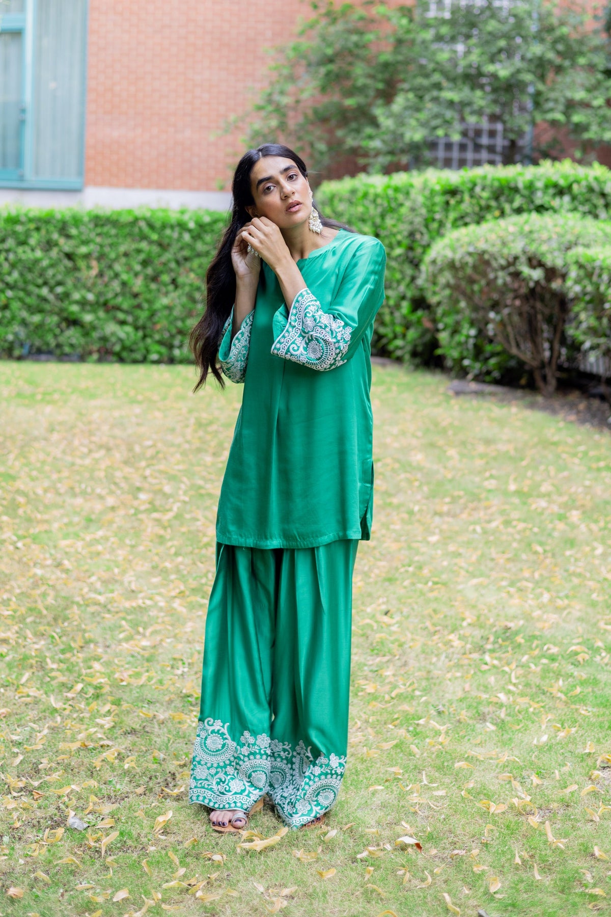 Sanditti Emerald Green Embroidered Farshi Salwar Set