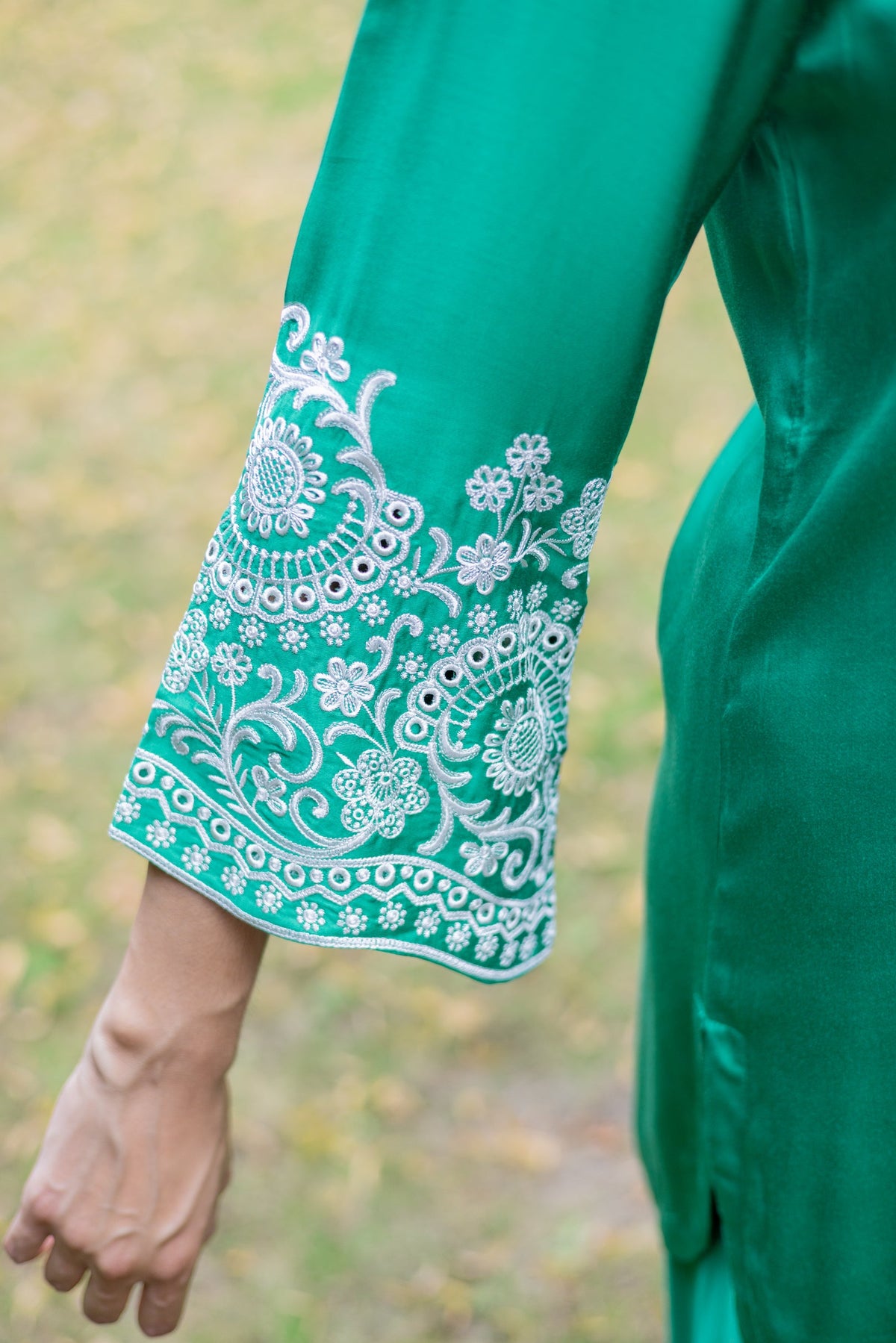 Sanditti Emerald Green Embroidered Farshi Salwar Set