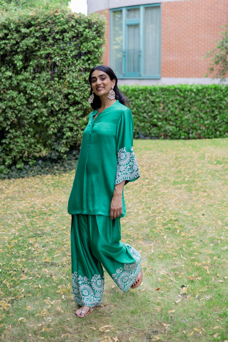 Sanditti Emerald Green Embroidered Farshi Salwar Set