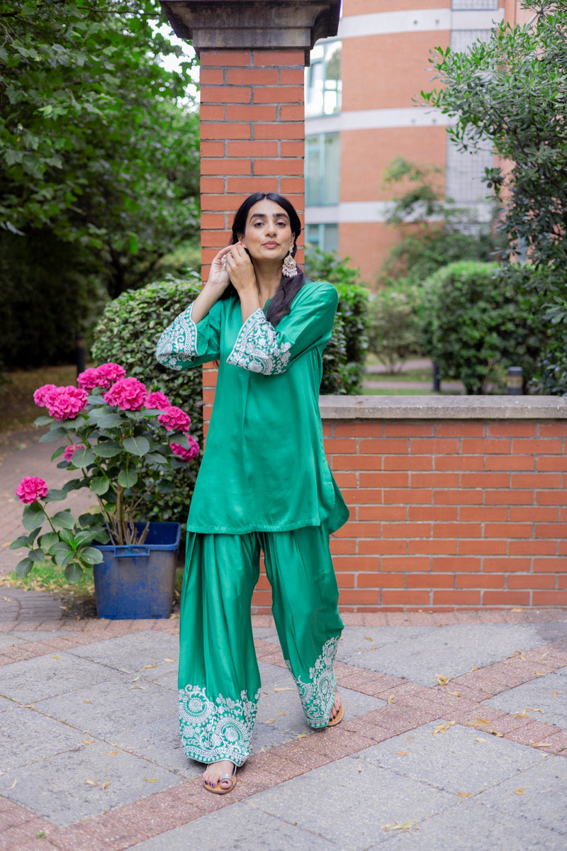 Sanditti Emerald Green Embroidered Farshi Salwar Set
