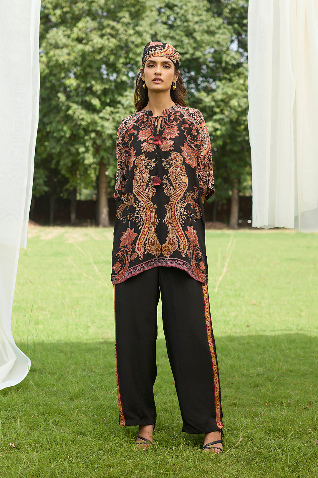 Sanditti Black Ember Printed Set