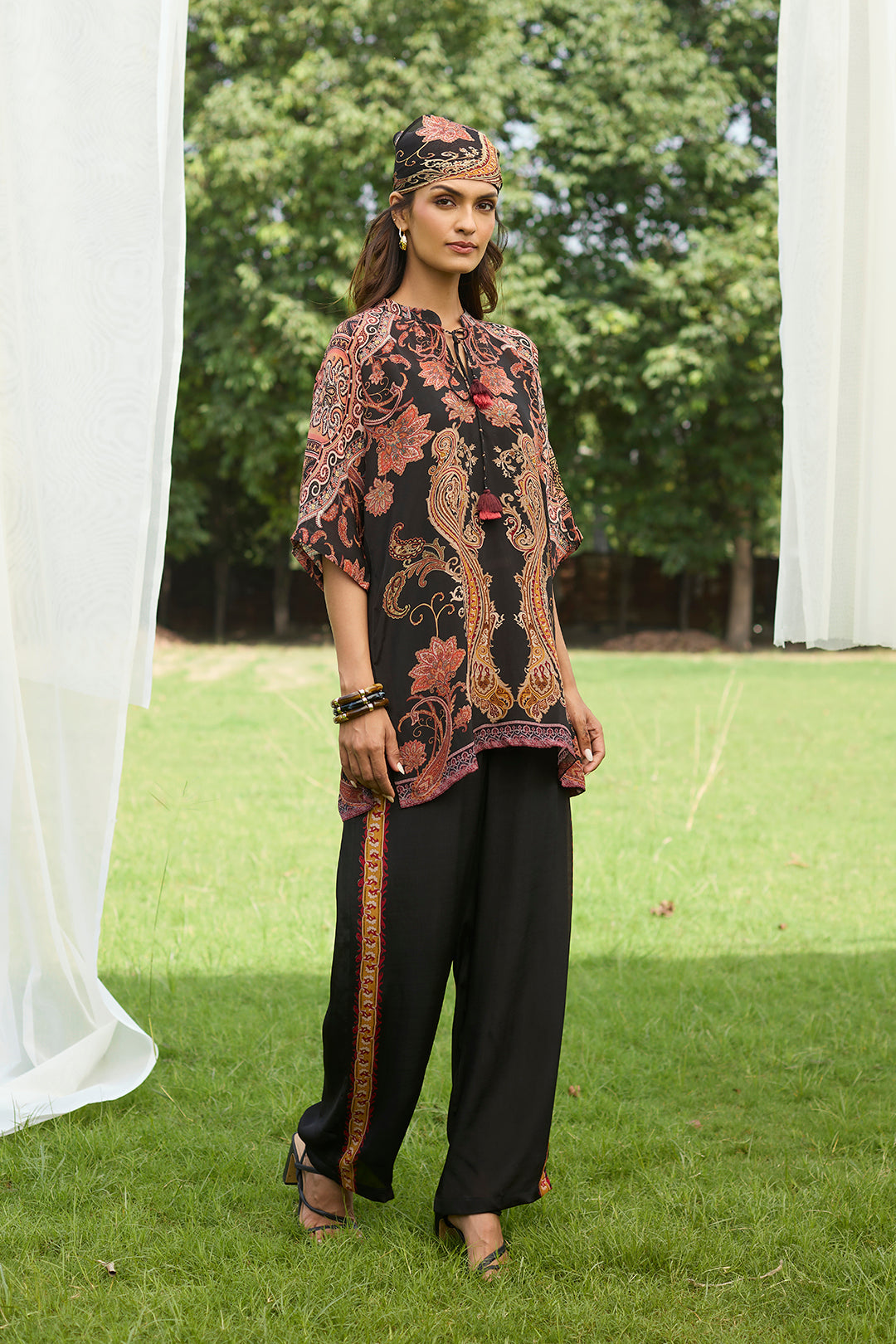 Sanditti Black Ember Printed Set