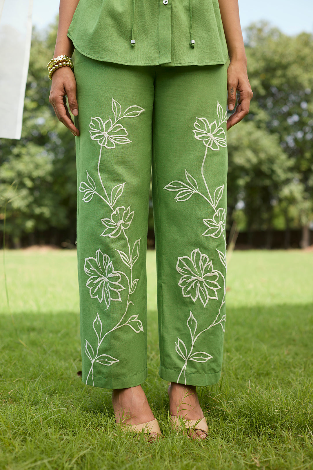 Sanditti Green Floral Embroidered Linen Set