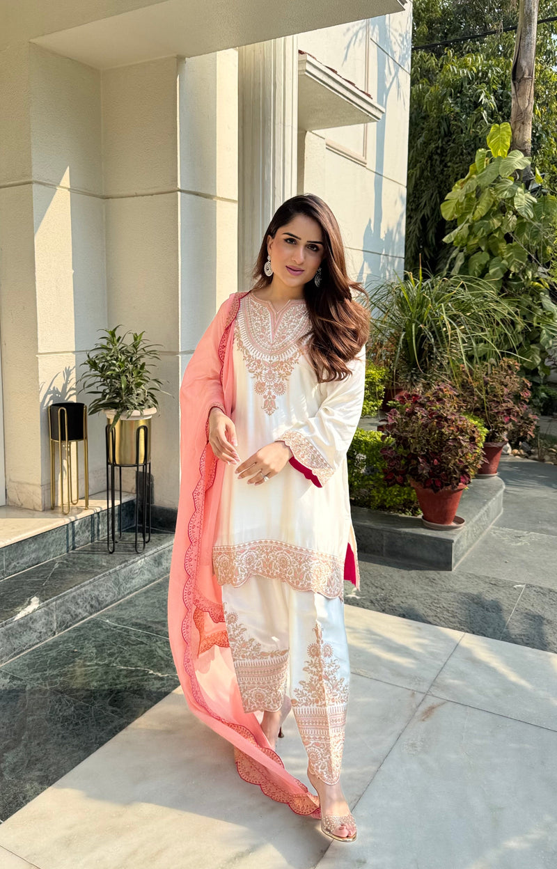 Sanditti Noor Cream Embroidered Set with Organza Dupatta
