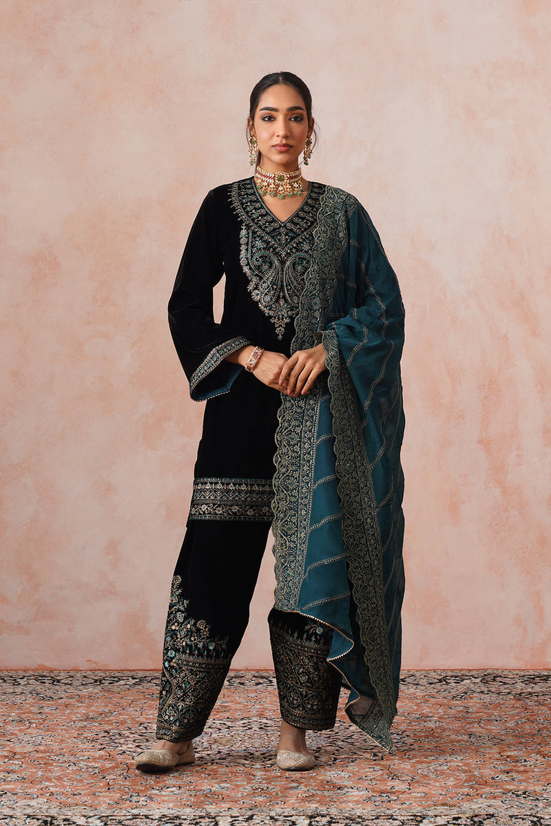 Sanditti Aafreen Black Velvet Embroidered Set