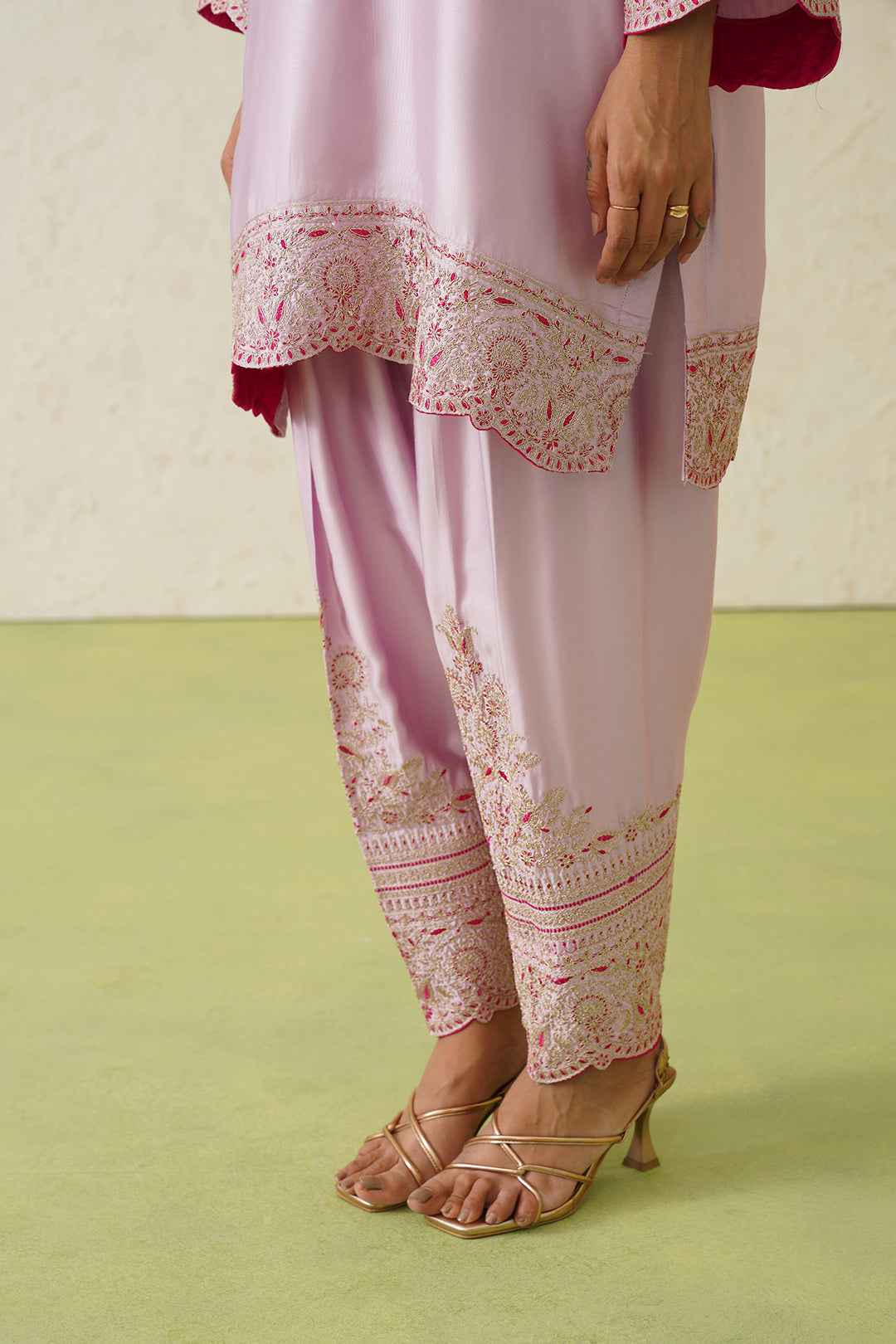Sanditti Noor Pink Embroidered Set with Organza Dupatta