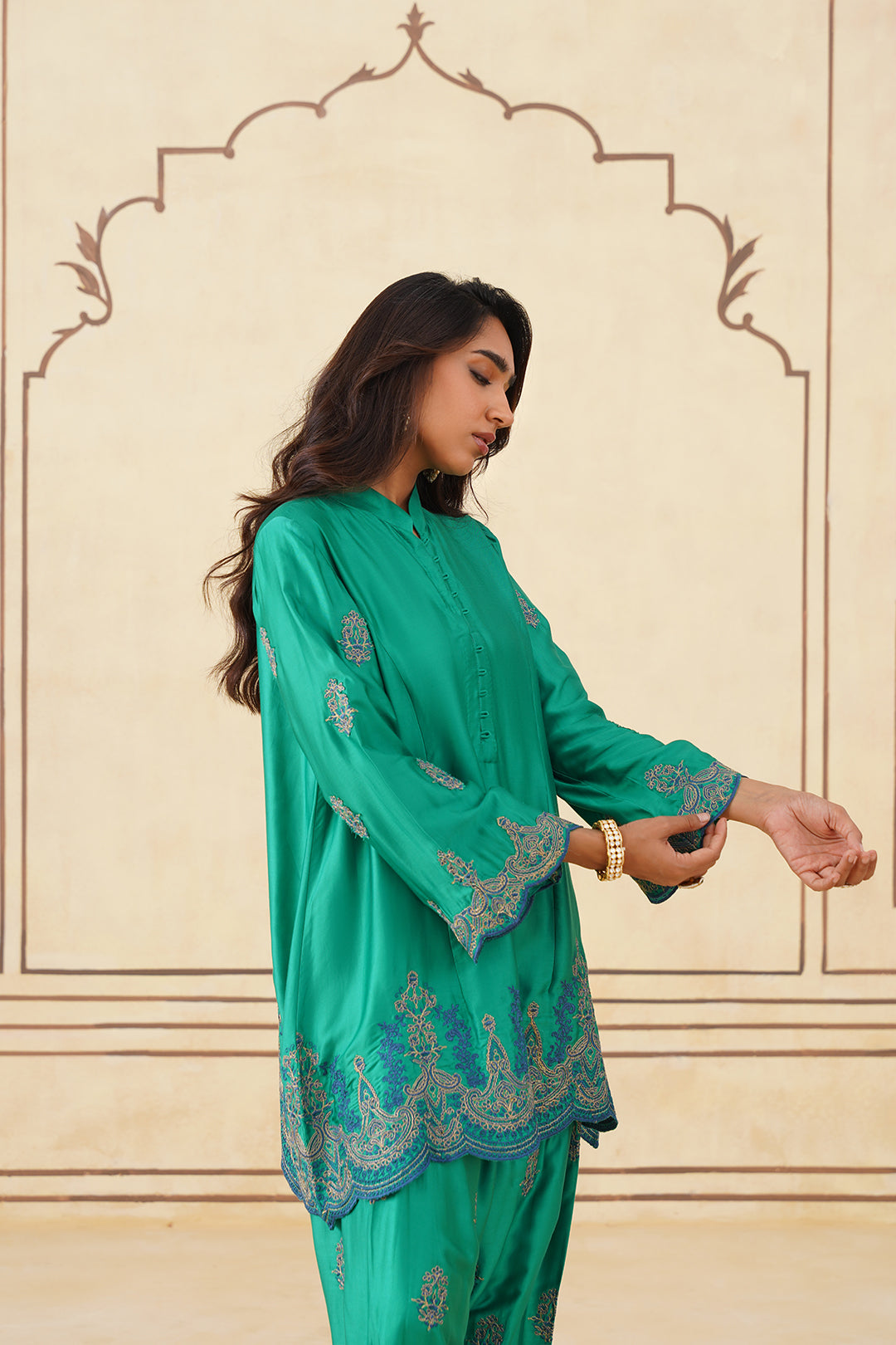 Sanditti Meher Emerald Green Embroidered Set with Dupatta