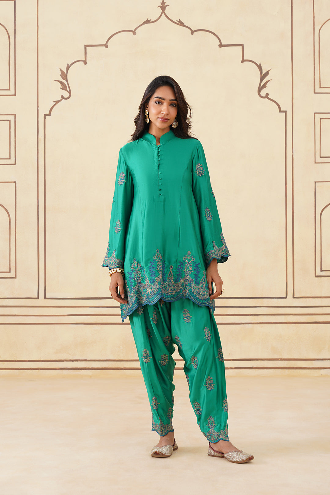 Sanditti Meher Emerald Green Embroidered Set with Dupatta