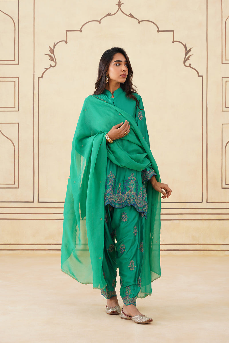Sanditti Meher Emerald Green Embroidered Set with Dupatta