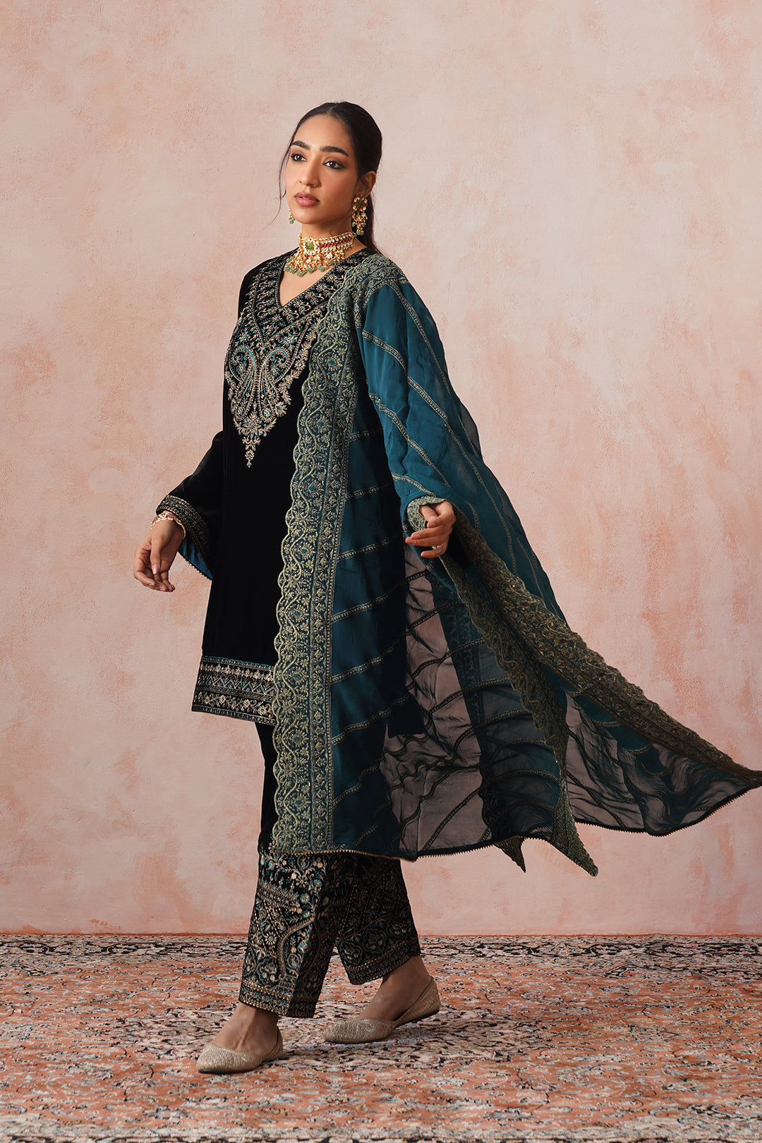 Sanditti Aafreen Black Velvet Embroidered Set