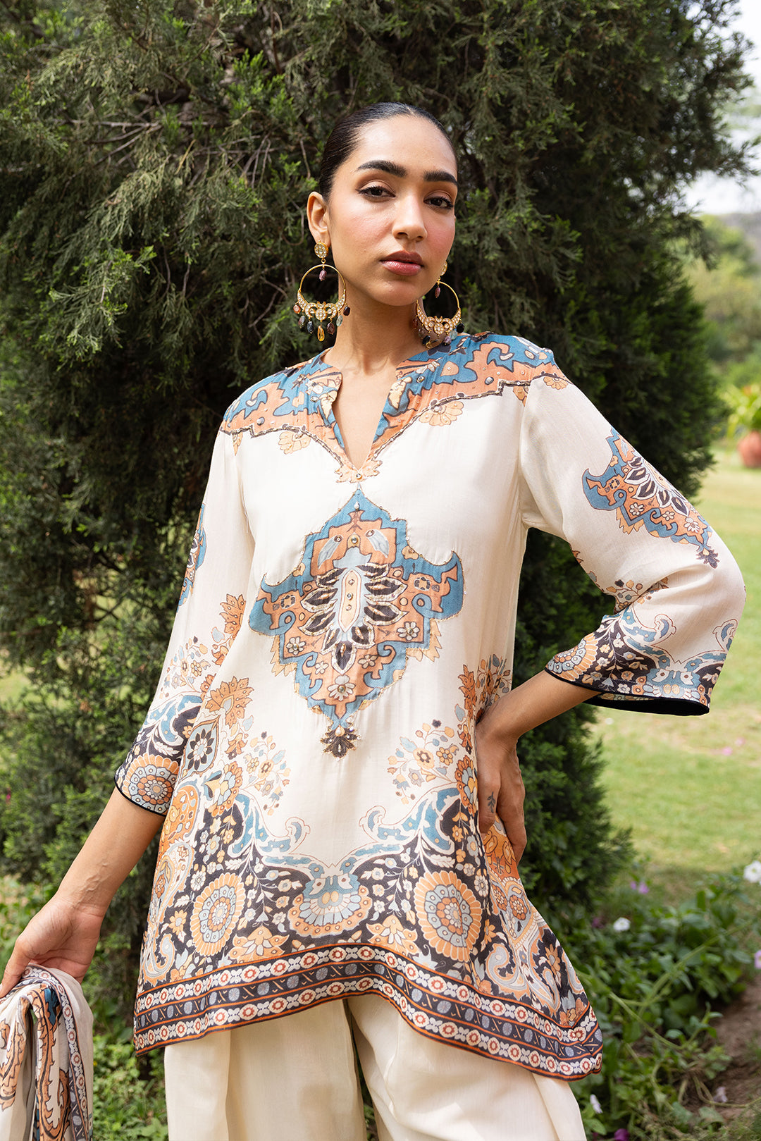 Sanditti Ziya Ivory Mughal Print Hand-Embellished Farshi Set